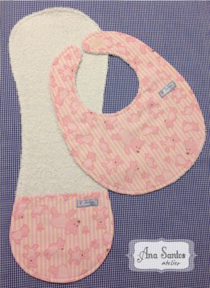 Babinha de ombro e babador atoalhado